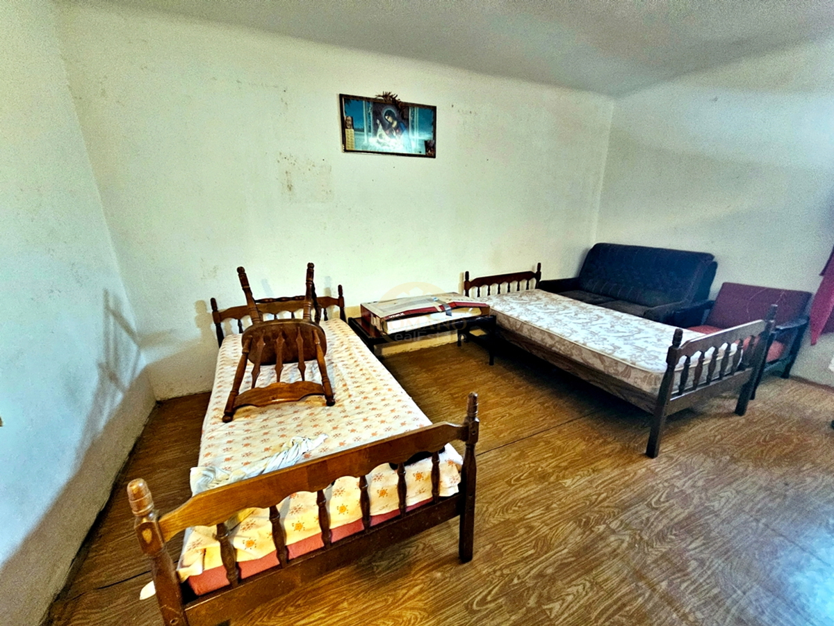 Hiša za adaptacijo 300 m od centra Trogira